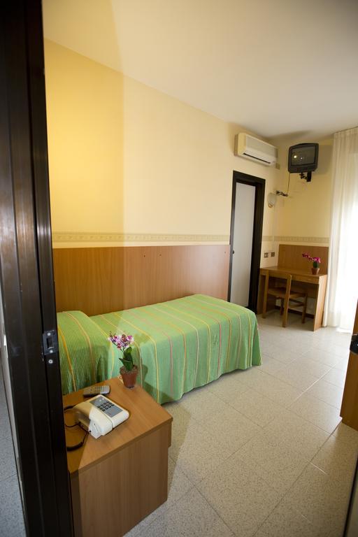 Hotel Ganfo Sirmione Room photo